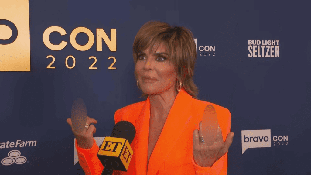 Lisa Rinna Compares Herself to The Rock as She Says Being Booed at