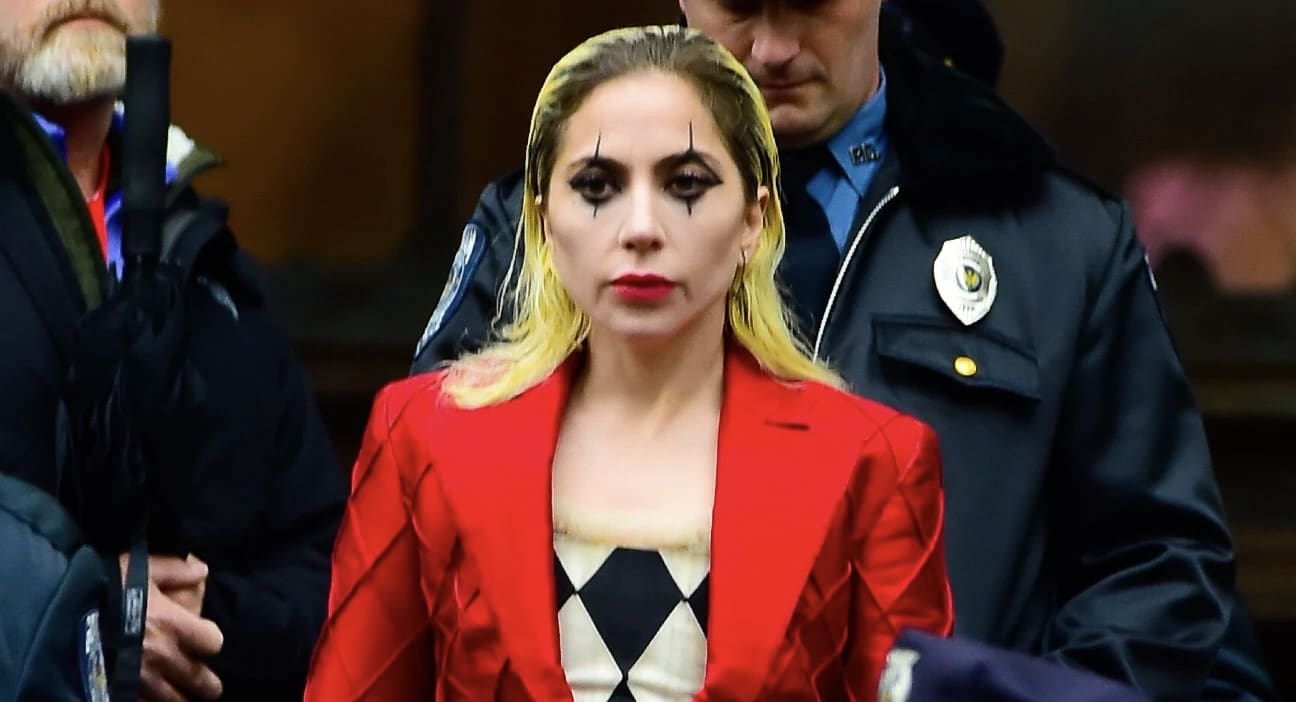 Lady Gaga Shows Off The First Major Glimpse Of Her Harley Quinn Costume While Filming The ‘Joker’ Movie [Photos]