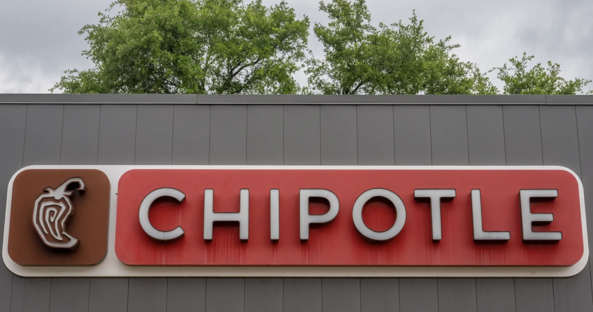 Say What Now? Chipotle Customer Trashes Restaurant Because Food Isn’t Prepared Fast Enough