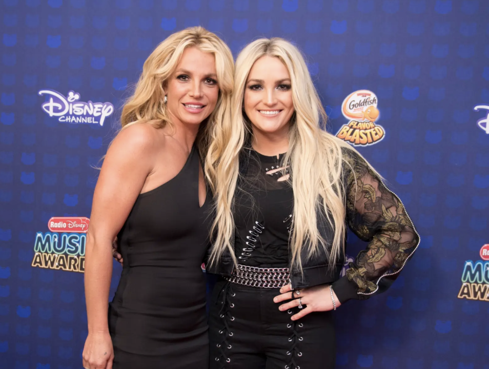 Britney Spears’ Mom ‘Begging’ Singer to ‘Make Amends’ with Estranged Sister Jamie Lynn