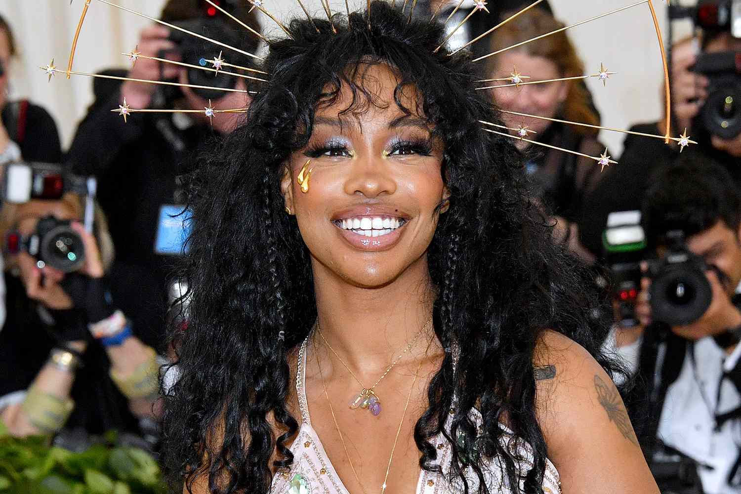 SZA Admitted That She ‘Punked Out’ Of Sending In Her ‘Calling My Phone’ Verse To Lil Tjay And 6LACK