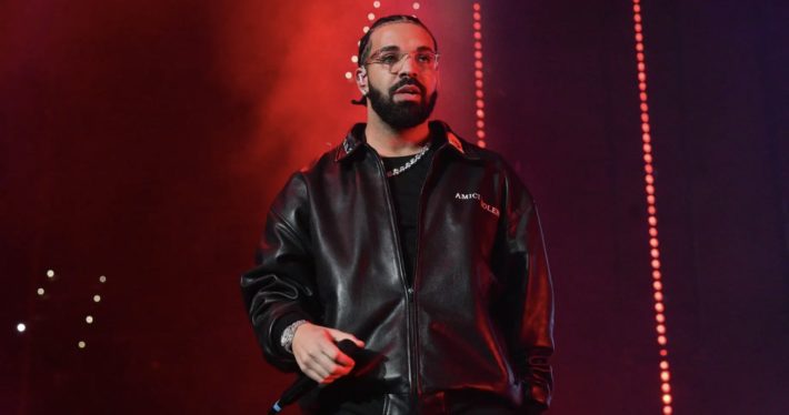 Drake Yells At Man For Fighting Woman Over Towel He Threw Into Audience ...