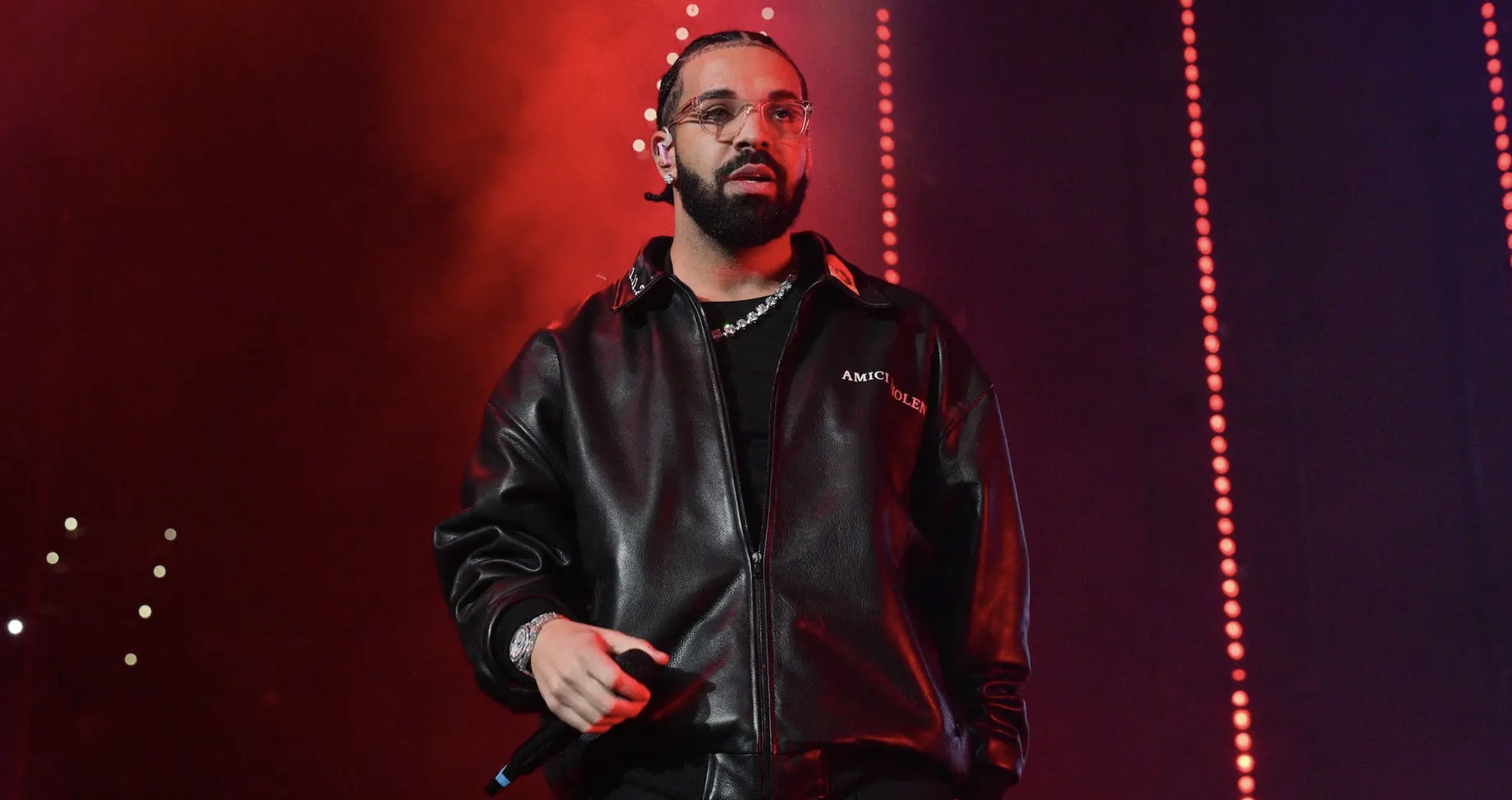 Drake Gives Away $50,000 to Fan Who Spent Furniture Money to Buy Tickets to It’s All A Blur Tour [Video]