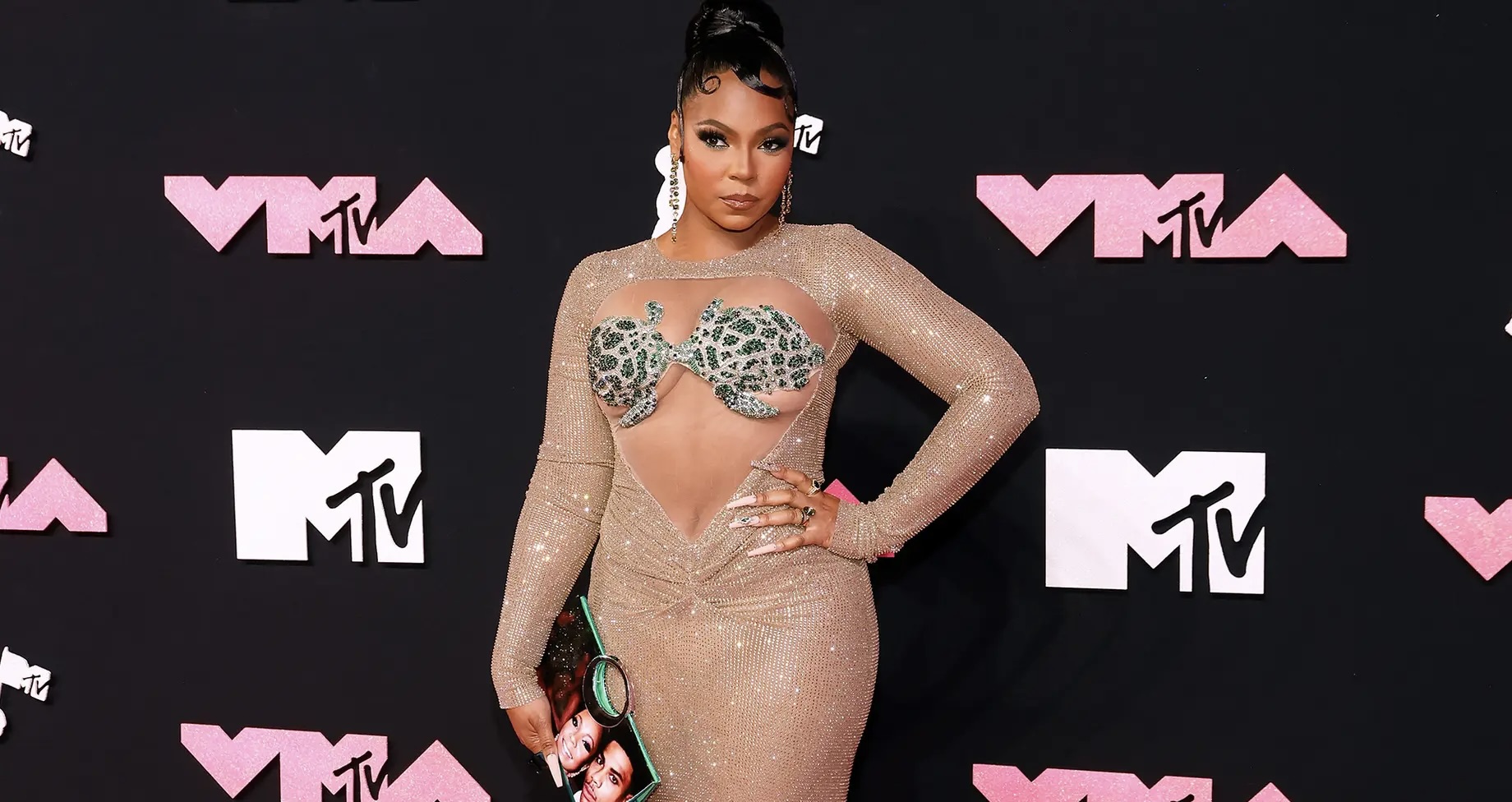 Ashanti Recalls Getting Nelly’s Number at VMAs 20 Years Ago, Takes Purse With Throwback Pic of Them to 2023 Show
