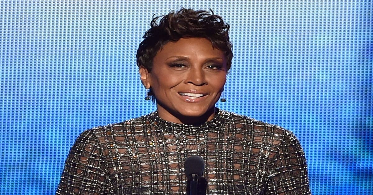What Is Robin Roberts’ Net Worth? Millions Behind the Broadcaster