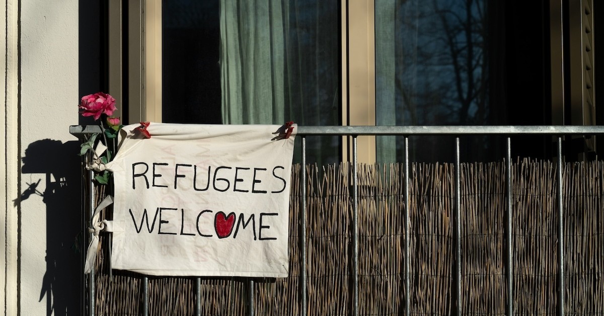 A sign that says "REFUGEES WELCOME."