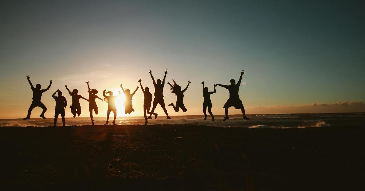 travel group takes pictures at sunset
