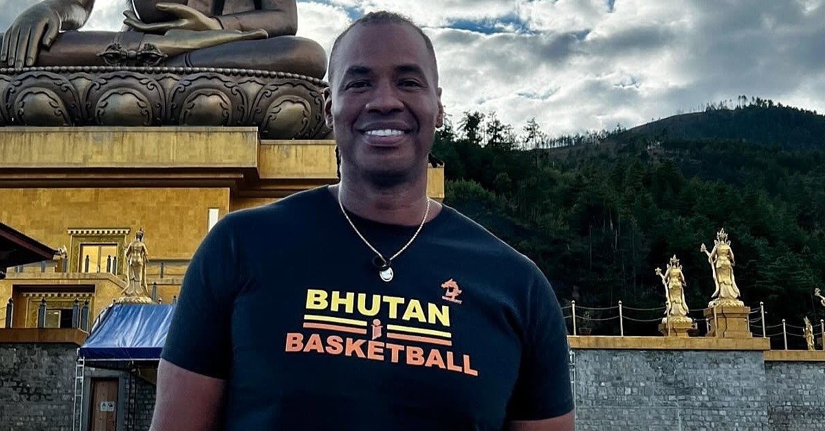 Jason Collins poses on Instagram