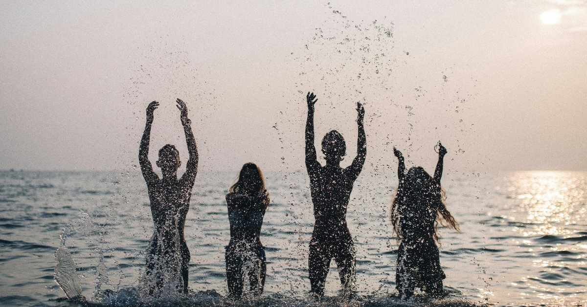travel group in the ocean