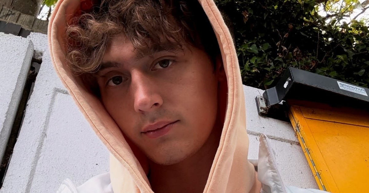 Cameron Cole poses for a photo on Instagram (1)