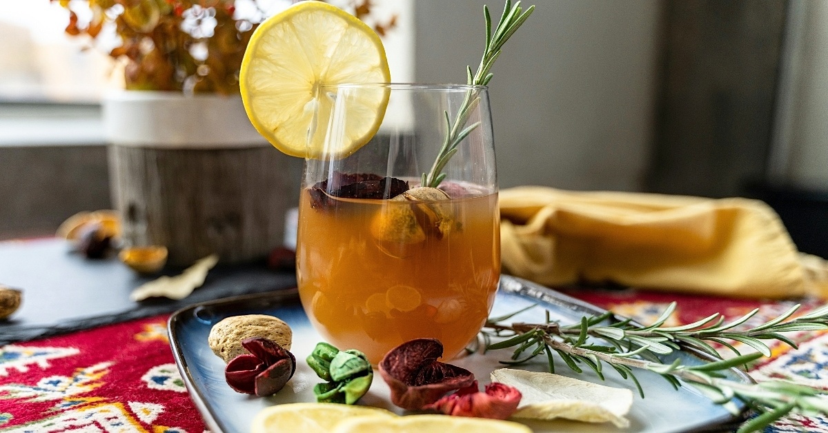 Thanksgiving mocktails cider