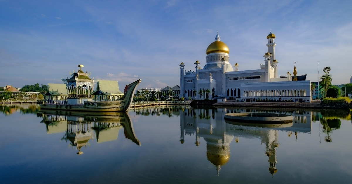 Omar Ali Saifuddien Mosque at Sunrise Reflection